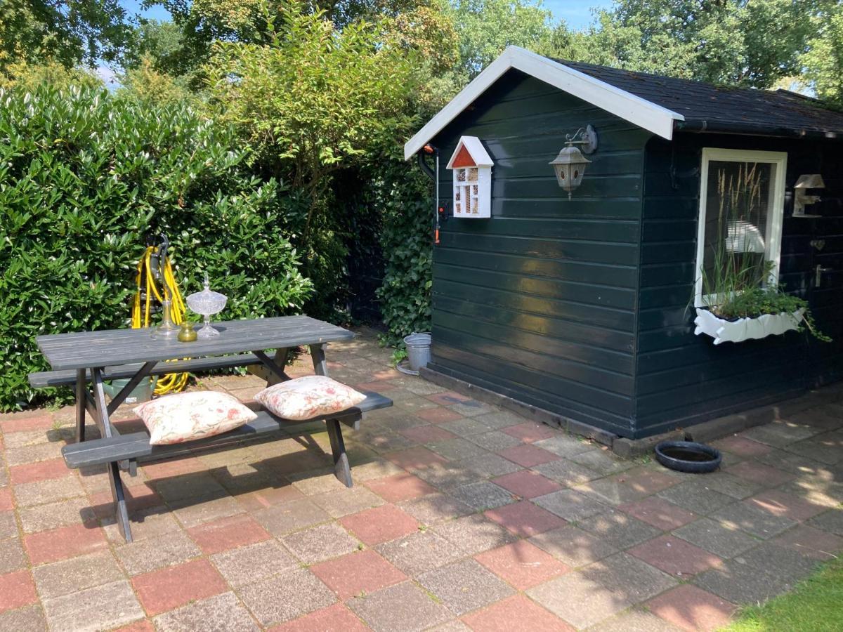 Charmant Chalet Op Een Bospark Op De Veluwe Putten Exterior foto